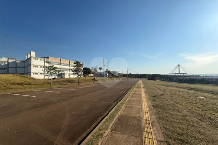 Terreno comercial de 1.685m2 á venda, em Parque Tecnológico Damha II.