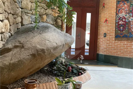 Casa à venda, 742 m², com piscina, 5 suítes, em Embu das Artes