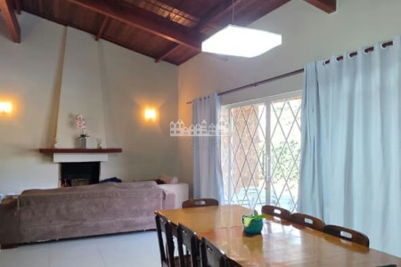Casa à venda com 4 quartos, sendo 2 suítes, em Vila Petrópolis, Atibaia, SP