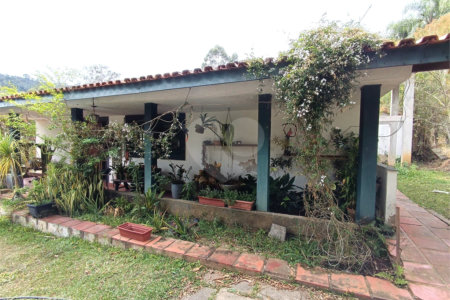 Linda chácara com 26.000 m²