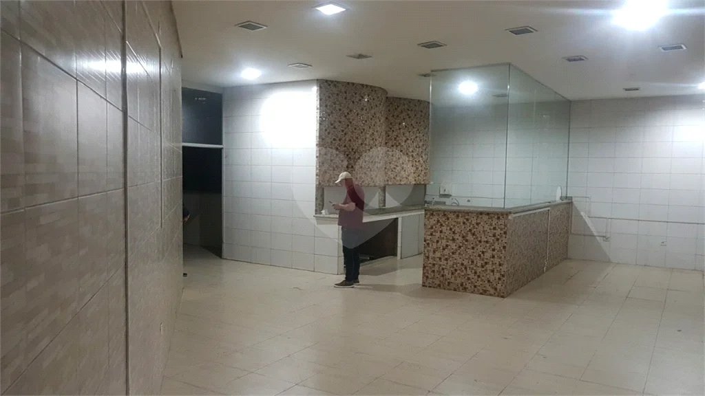 Prédio comercial com 724m² , 8 banheiros e 5 vagas de garagem , à venda na Vila Formosa.
