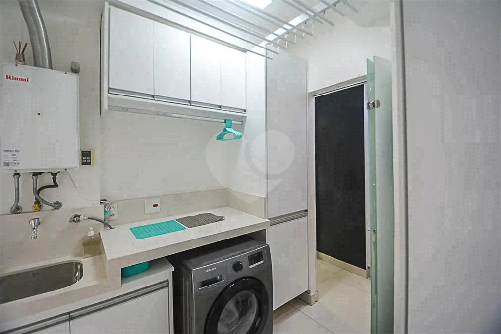 Espaço, conforto e uma localização privilegiada fazem deste apartamento mobiliado no Baeta Neves, em São Bernardo do Campo, uma excelente opção para seu novo lar. Com 118 m², três dormitórios e quatro banheiros, o imóvel oferece ambientes amplos para acomodar a família e receber amigos com comodidad