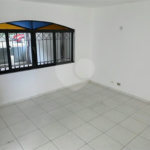 Casa espaçosa com 3 quartos, suíte, quintal e 2 vagas na Vila Santa Catarina