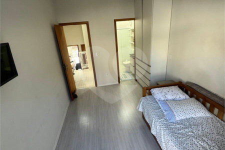 Casa à Venda com 225m² – Ampla e Bem Localizada - Estuda permuta.