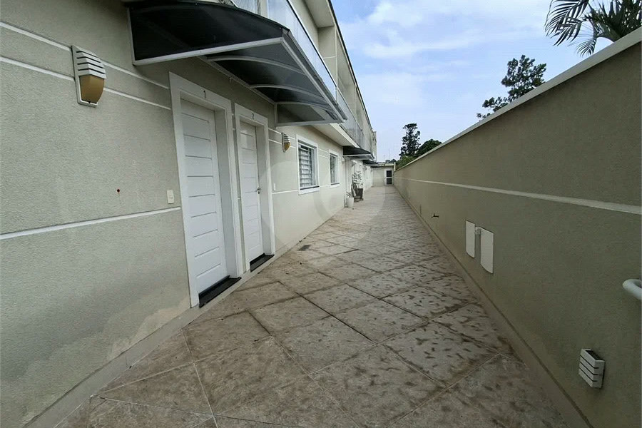 Casa à venda com 3 quartos, sendo 1 suíte, no condomínio Vila Arnoni, São Paulo - SP
