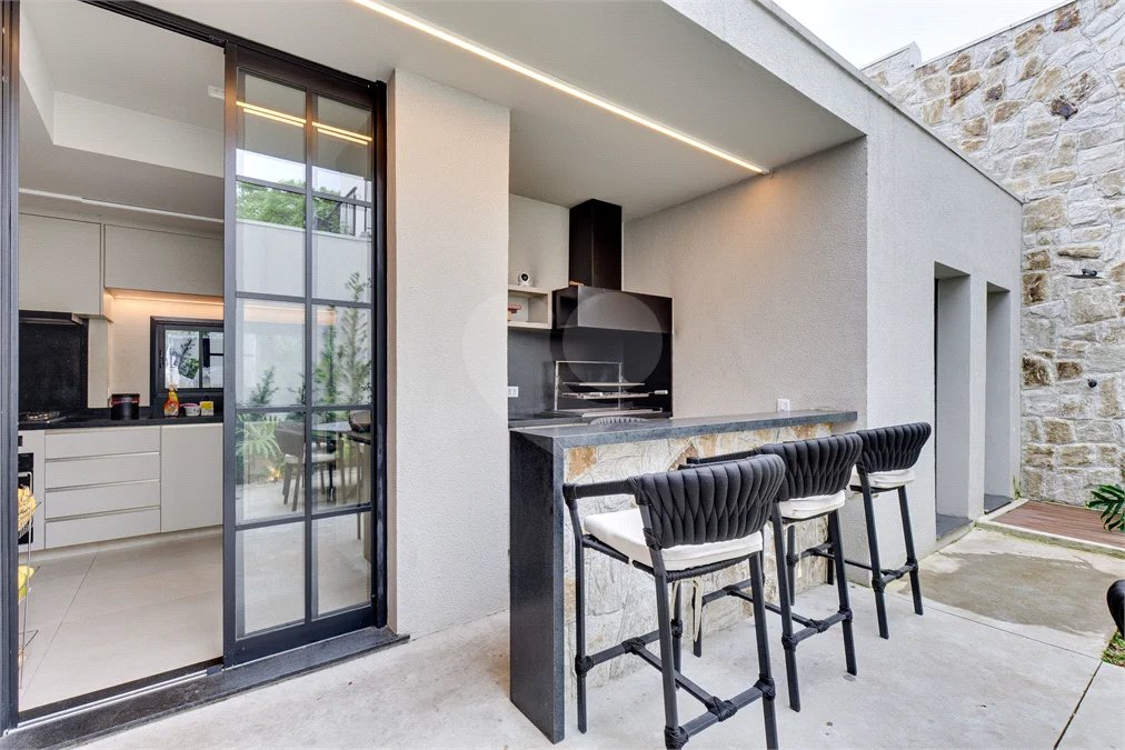 Casa de Vila à venda com 5 quartos, sendo 3 suítes, em Jardim Hípico, São Paulo, SP