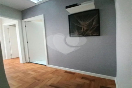 Casa de 85m2 com 3 dormitórios e 2 vagas de garagem localizado no Bosque da Saúde