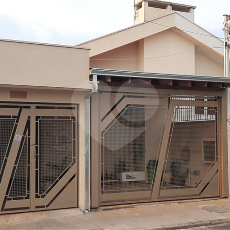 Casa espaçosa com 3 quartos e suíte em excelente bairro residencial!