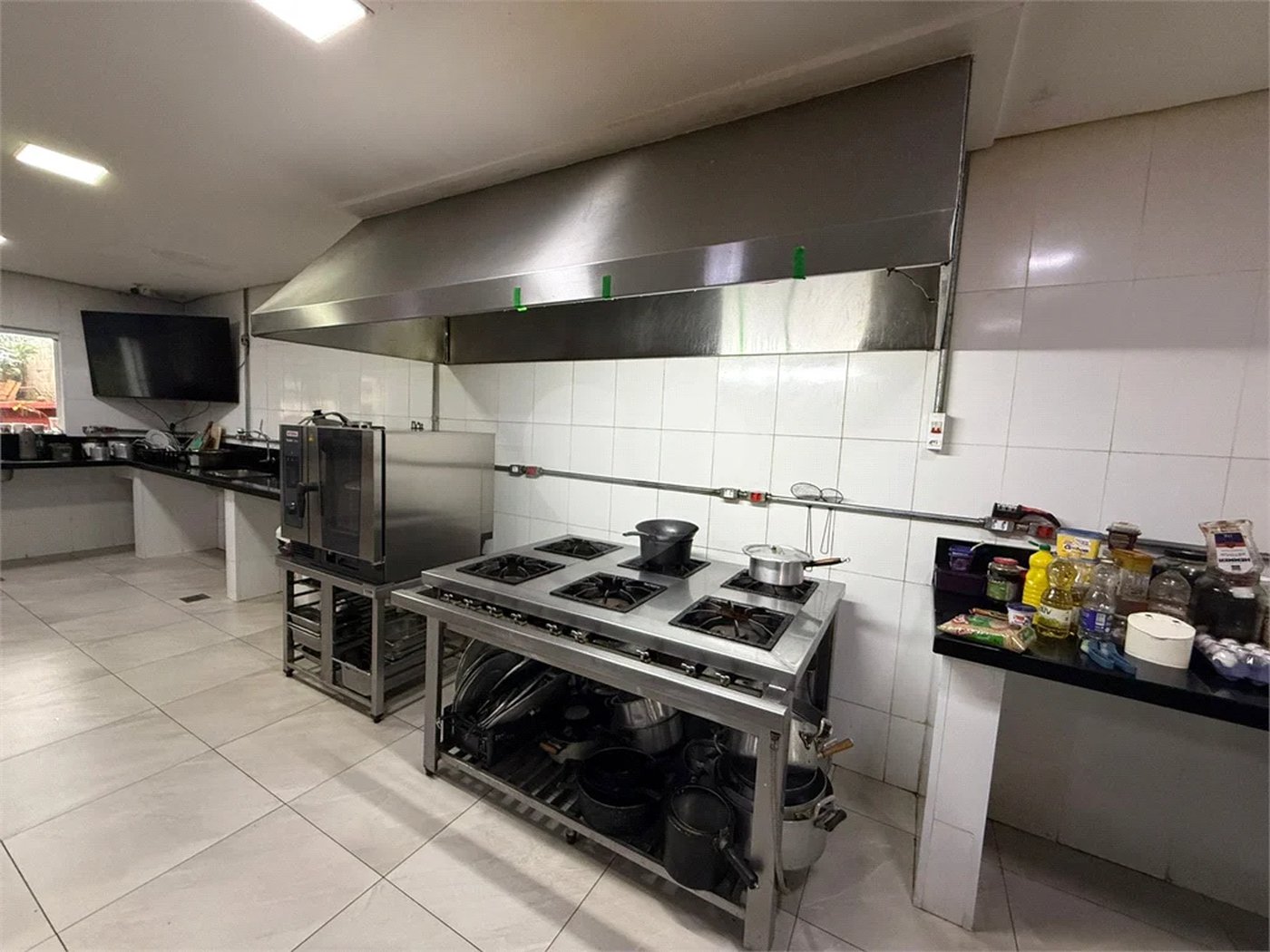 Chácara no Unileste, com espaço para eventos e cozinha industrial, na modalidade porteira fechada,