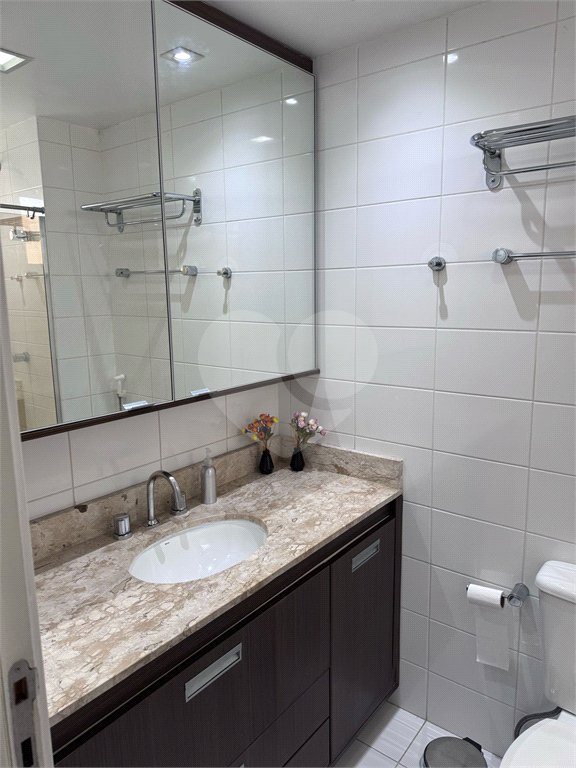 O Seu Apartamento Exclusivo: 74 m² Reformados ao Lado do Ibirapuera!