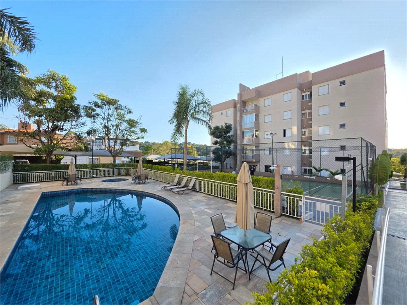 Magnífico Apartamento – Vista Amaralina | 02 DORMS | VARANDA C/ VISTA LIVRE | PISO LAMINADO | PISCINAS | 1 VAGA LIVRE | ISENTO IPTU !!!!