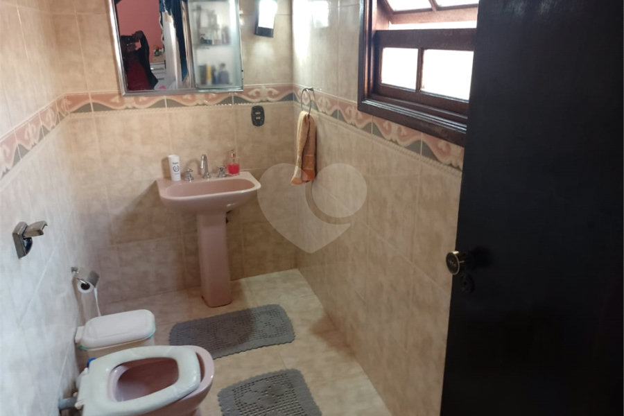 Casa Térrea Assobradada com Varanda Gigante no Jardim Líbano