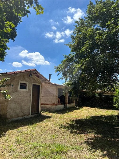Excelente oportunidade no condomínio Vale das Laranjeiras, em Indaiatuba/SP. - R$ 1.850.000,00 - Terreno de 3.000 m²), com frente de 50 metros, proporcionando diversas possibilidades de projeto. O lote possui ótima localização dentro do condomínio, rodeado de natureza e com fácil acesso