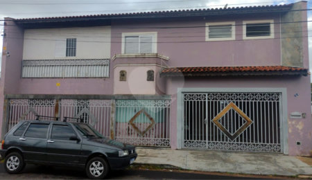 Sobrado à venda com 3 suítes em Vila Brasília, São Carlos, SP