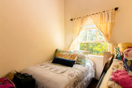 Casa á venda em condominio em Caieiras SP