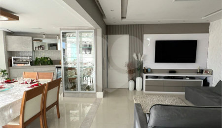 Apartamento à venda com 3 suítes em Vila Bertioga, São Paulo, SP