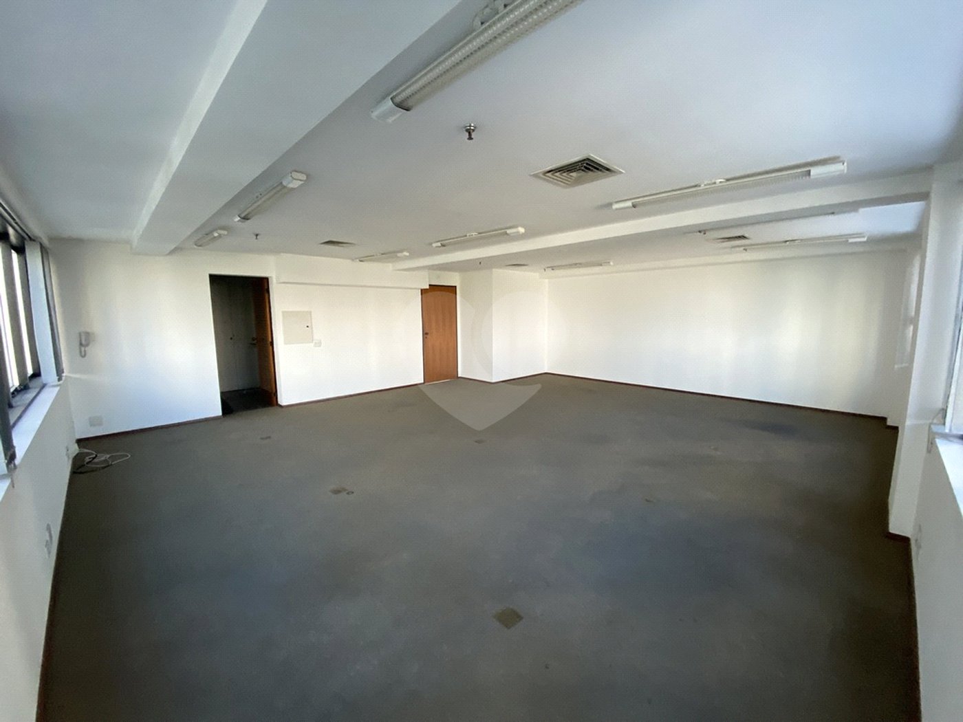 Conjunto comercial com 146m², 3 vagas, à venda no Brooklin