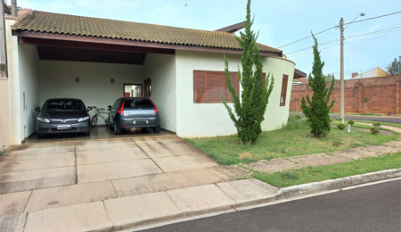 Casa à venda com 3 quartos, sendo 1 suíte,  no condomínio Montreal, São Carlos - SP