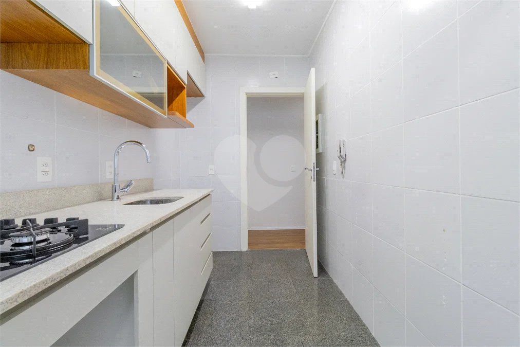 **Apartamento reformado em Higienópolis | 75 m² | 2 dormitórios | 2 banheiros | 1 vaga**
