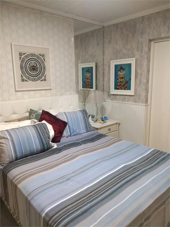 Linda Casa Sobrado a venda no Alto da Mooca com excelente acabamento, semi mobiliada com 2 suítes