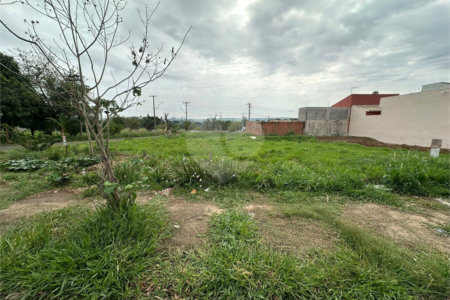 Terreno á venda, com 197m2, no Bairro Parque Primavera em São Carlos.
