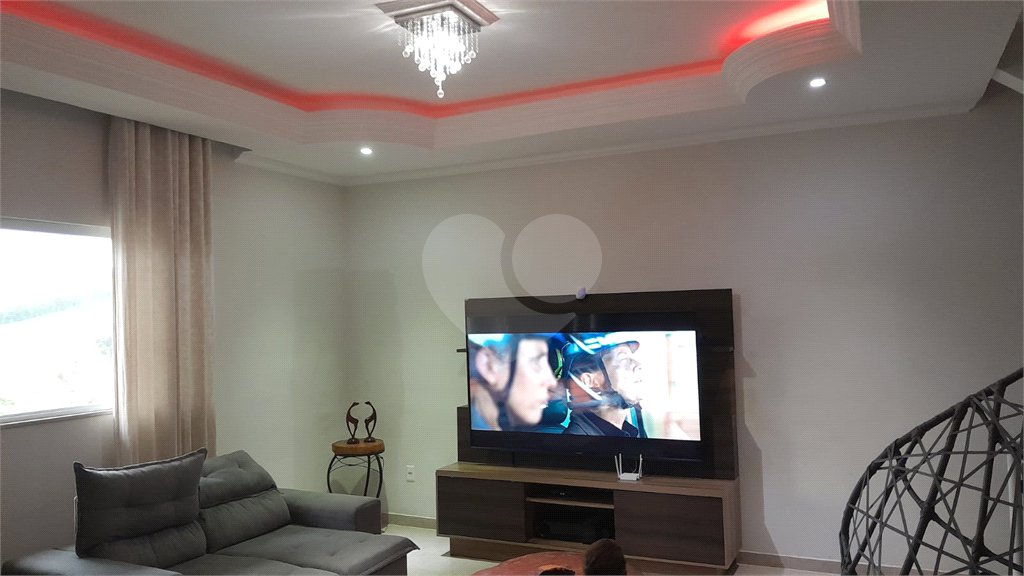Chácara em Área Rural de Piracaia, com casa principal + 4 kitnets alugadas, excelente localização