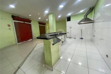 Ponto Comercial de Esquina Imperdível na Saúde / SP! Visibilidade Total para Seu Negócio!