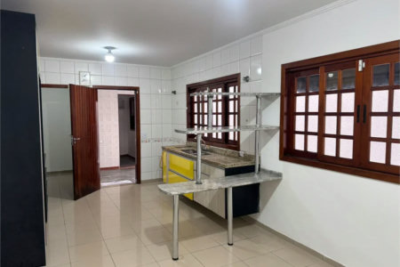 Sobrado à venda ou para alugar com 3 suítes em Vila Sônia, São Paulo, SP