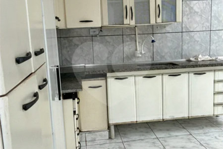 Casa Ampla e Versátil na Vila Marcelino — Excelente Espaço e Pronta para Ocupação Imediata!