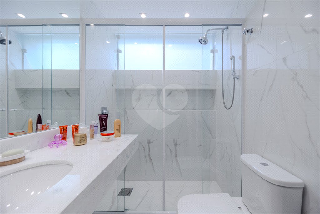 Apartamento à venda com 2 quartos e 3o reversível, no Baixo Jardins