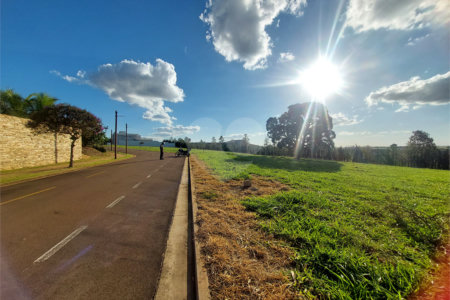 Terreno de 1400m² no Damha Golf com vista pro campo de Golf