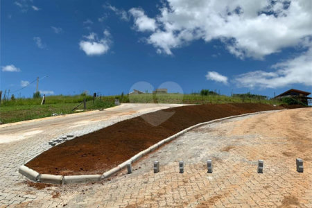 Terreno em Joanópolis com 1.000 metros, condomínio fechado com portaria e segurança, pronto para construir