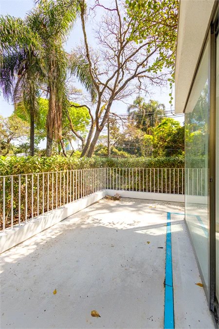 Casa em condomínio fechado no Jardim Europa ao lado do Iguatemi | 3 suítes | 4 vagas