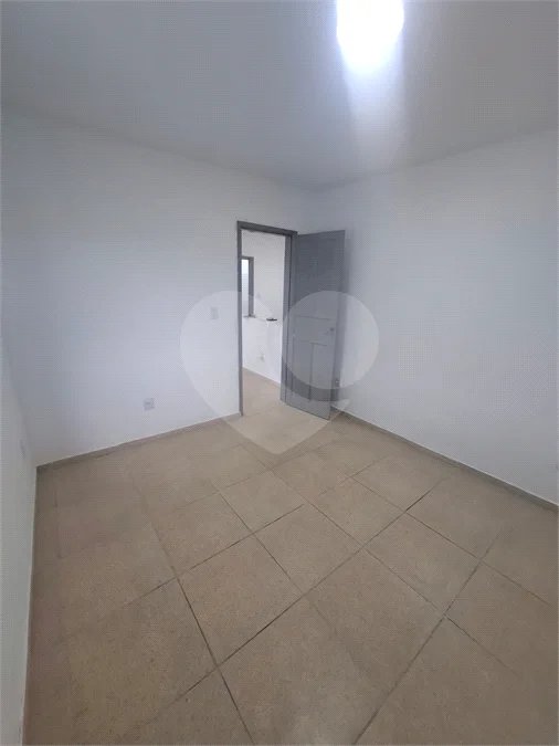 SOBRADO TIPO APARTAMENTO COM 1 QUARTO PARA LOCAÇÃO 153m² - SANTÍSSIMO