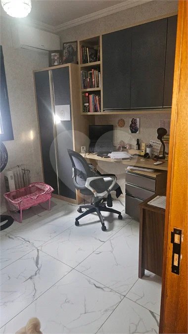 Indaiatuba- condominio Vale das Laranjeiras - Itaici - Terreno 3040,00 ms- construida 220ms - 3 dormitórios, sendo 2 suítes e uma suíte master com closet, além de uma sala ampla com 3 ambientes, Cozinha planejada,, campo de futebol/vôlei, Area de lazer com piscina, espaço gourmet com churrasque