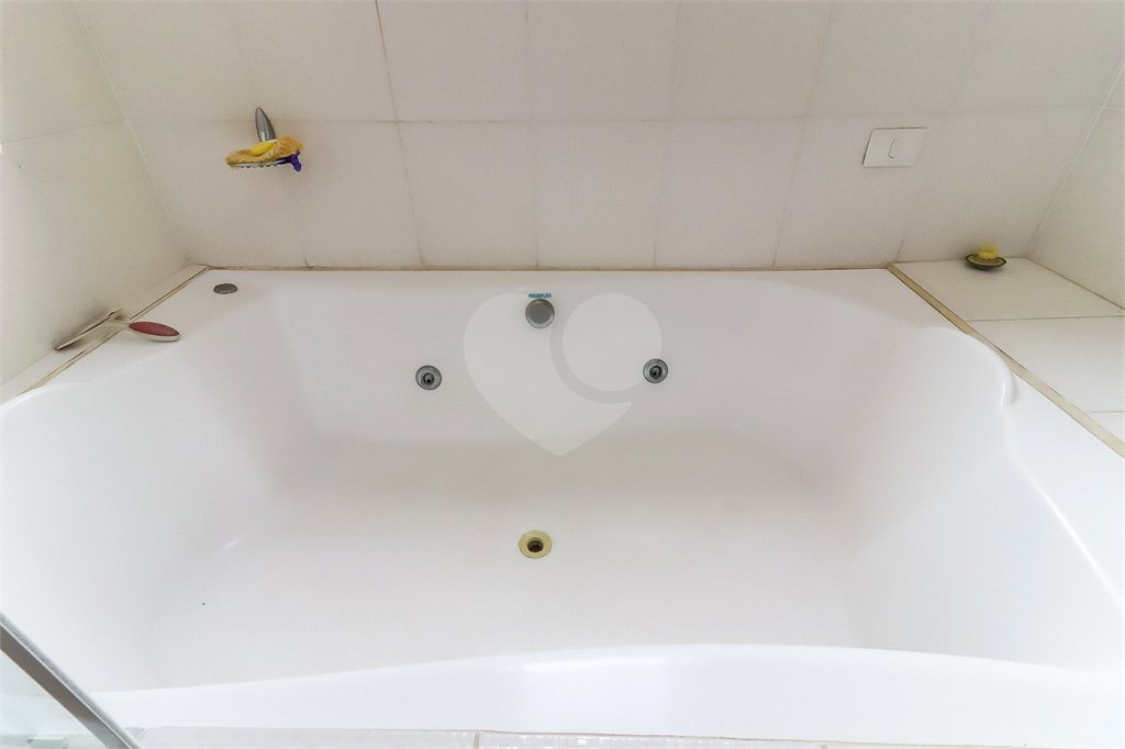 Sobrado à venda com 4 quartos, sendo 2 suítes,  em Interlagos, São Paulo, SP