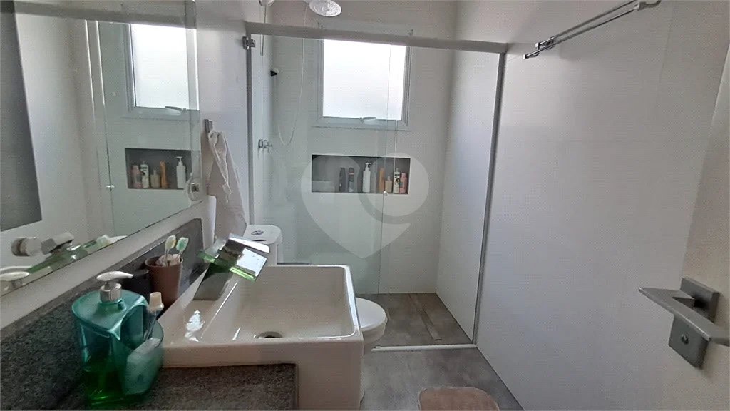 Casa à Venda no Golden Park – 4 Quartos, Churrasqueira e Piscina!