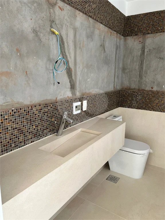 Residencial Tremembe Casa Linda - 255 mts - 04 dormit sendo 02 suites , 5 wcs - 04 vagas