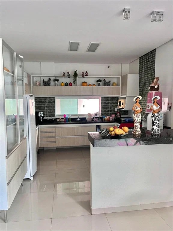 Casa à venda com 6 quartos, sendo 1 suíte, no Centro, Balsas, MA