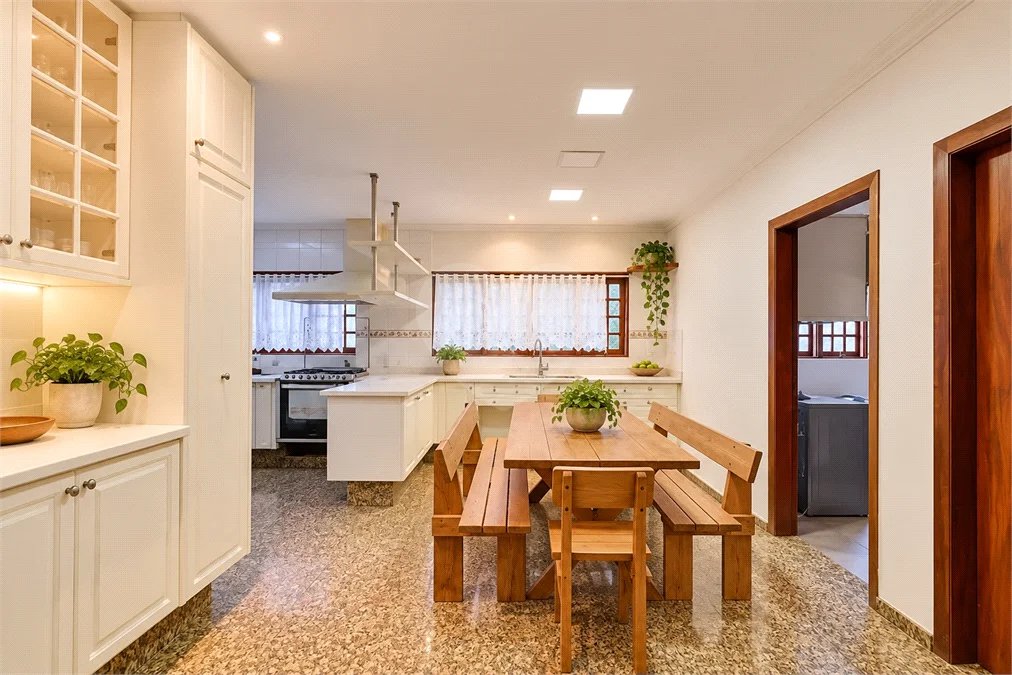 Casa à venda com 3 quartos, sendo 2 suítes,  em Interlagos, São Paulo, SP