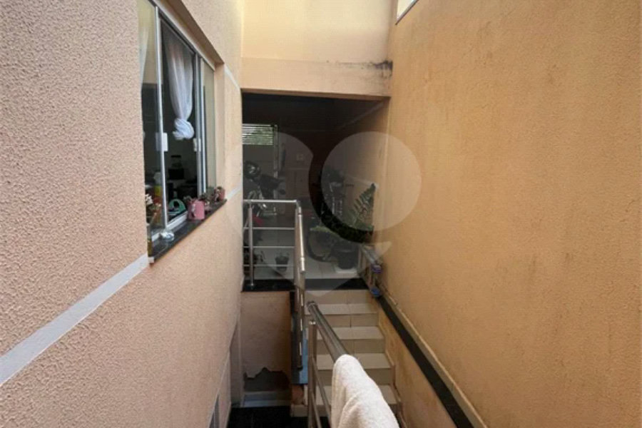 Casa ampla no bairro Terra Rica com 3 pavimentos e excelente estrutura.