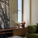 Indaiatuba - Condominio Villa Sapezal - 318 m² de Terreno - 230 m² de Área Construída - 3 suítes, sendo 1 Master com closet planejado - Sala de TV - Sala de estar integrada à Sala de jantar - Cozinha com móveis planejados - Despensa - Escritório planejado - Lavabo - Piscina com preparação para aquec