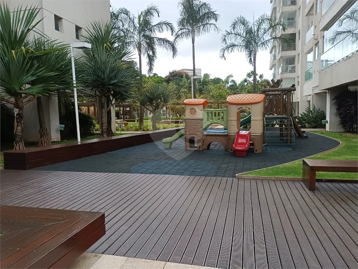 APARTAMENTO PARAÇAÇÃO COM 3 DORMITÓRIOS E 2 VAGAS DE GARGEM NA VILA ANASTÁCIO