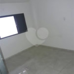 Casa térrea com 2 dormitórios.