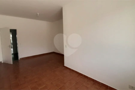 Apartamento de 1 quarto, no térreo, com garagem, para locação no Cambuci