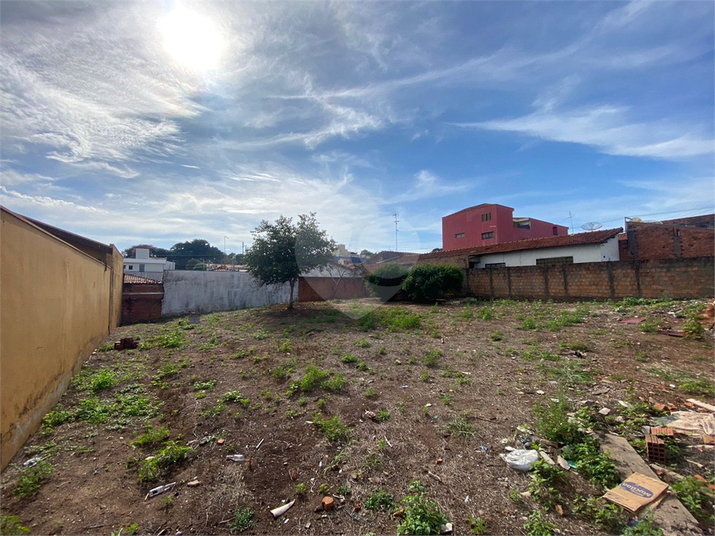 Terreno com 500,00 m² de área total.