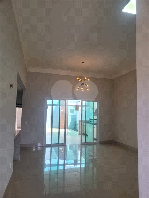 Indaiatuba- Condominio Maria Dulce-Venda e Locação - Terreno 300,00 ms - construido - 180,00 ms - Casa Terrea - 3 suites - escritório com ventilador, lavabo - cozinha com armários,forno, coifa e cooktop , ventilador - despensa - lavanderia com armarios- varanda gourmet com churrasqueira, quintal c