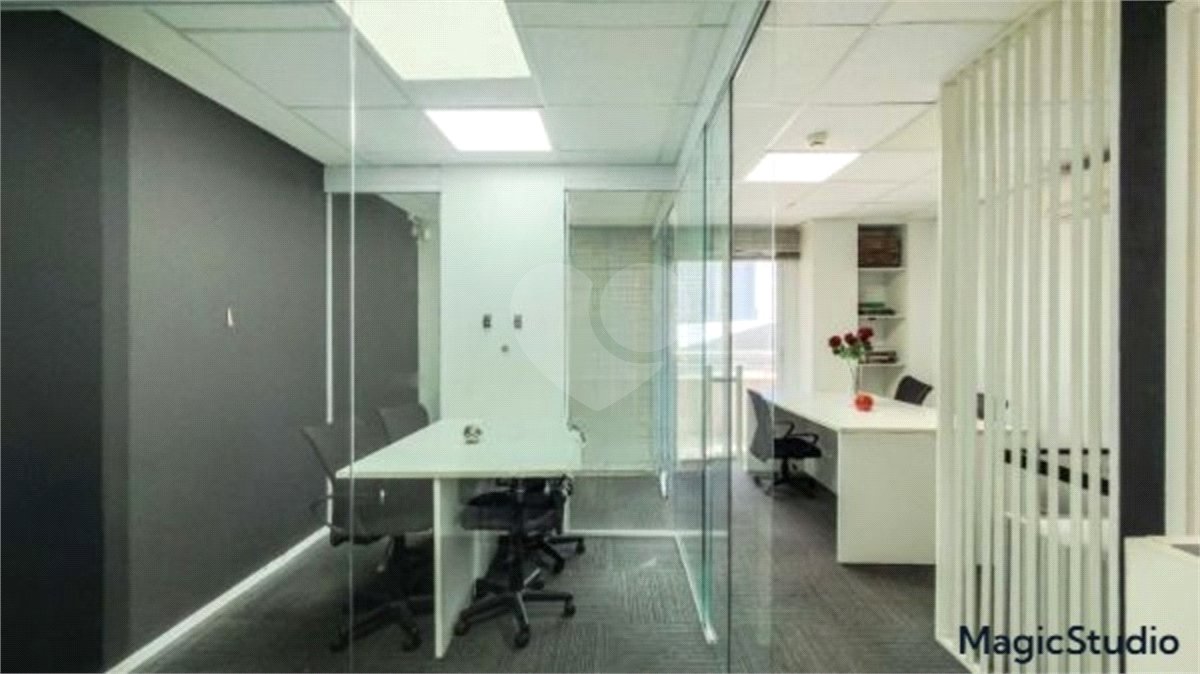 Sala comercial com 35m², 1 vaga, 1 banheiro, à venda na Barra Funda.