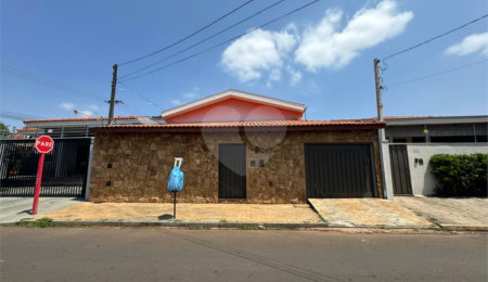 Casa à venda com 3 quartos, sendo 1 suíte,  em Jardim Alvorada, São Carlos, SP