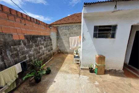 Casa térrea a venda na Vila Lutfalla